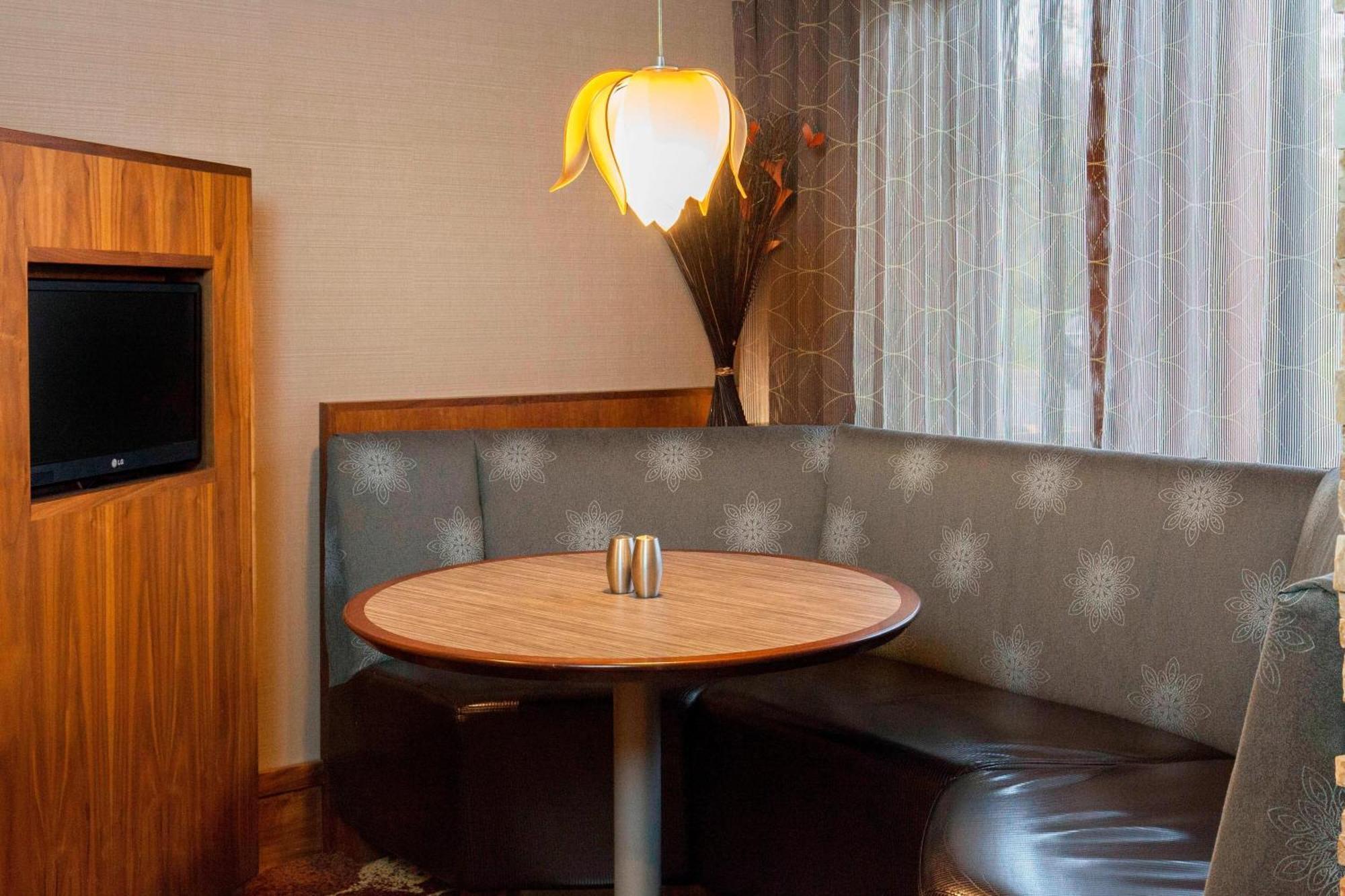 Courtyard By Marriott Ithaca Airport/University Экстерьер фото